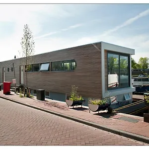 Private The Waterhouse Houseboat Apartment